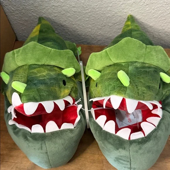 Green Dinosaur Plush Slippers - Cute Crocodile Design size 6/7 NEW Youth