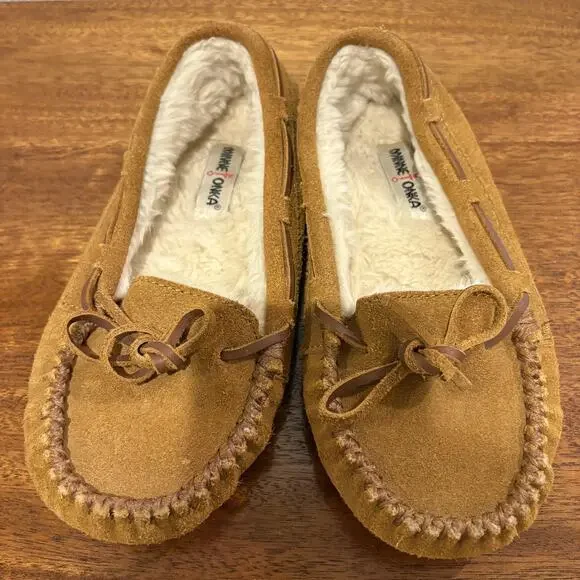 Minnetonka Slippers Youth Size‎ 2 Tan Suede Moccasin Faux Fur Lined Bow 4811