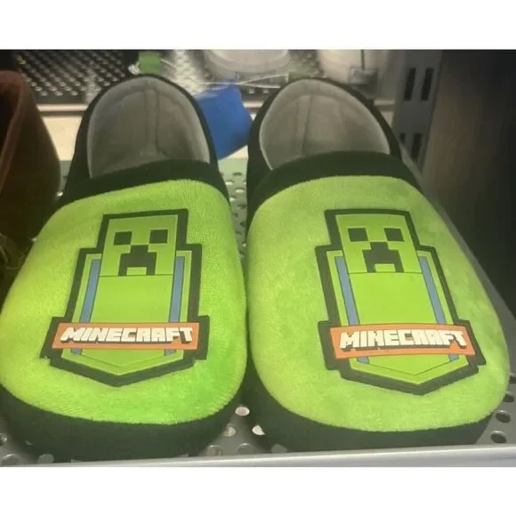 Boys Minecraft Creeper License Slippers Easy On/Off Slip-On Style Size 4/5 NWOT