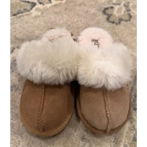 UGG Girl's Cozy II Slippers Chestnut Sz 10c