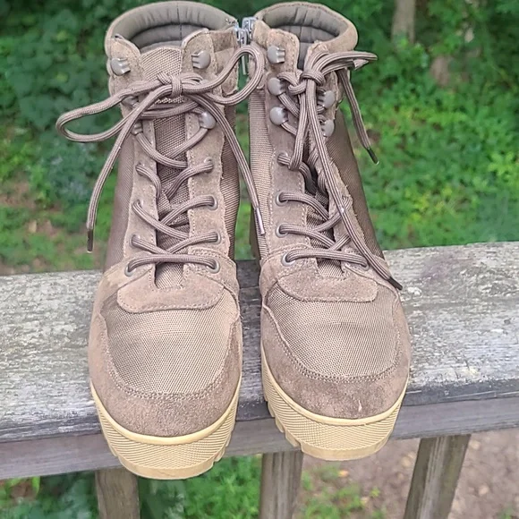 STEVE MADDEN Olive Green Combat Boots. Woman Size 8.5M