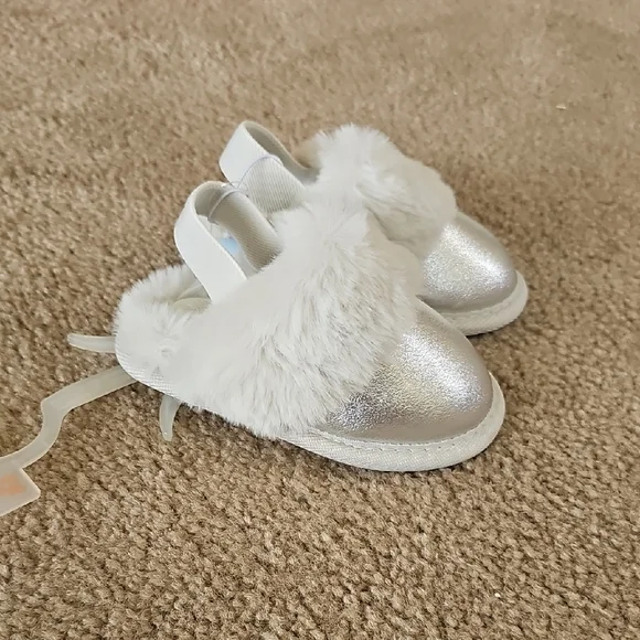 Cat & Jack Toddler Silver Slippers Size 7/8
