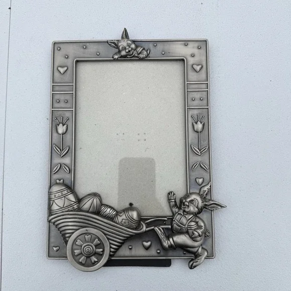 Silver‎ Metal Rabbit Easter Frame With A Barrel Of Eggs Pewter?