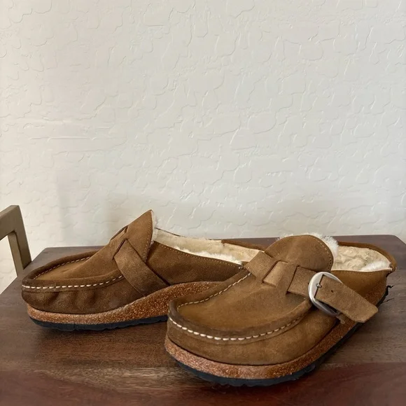 Birkenstock kids Tan Suede Slip-On Loafers. 35 US 3.5