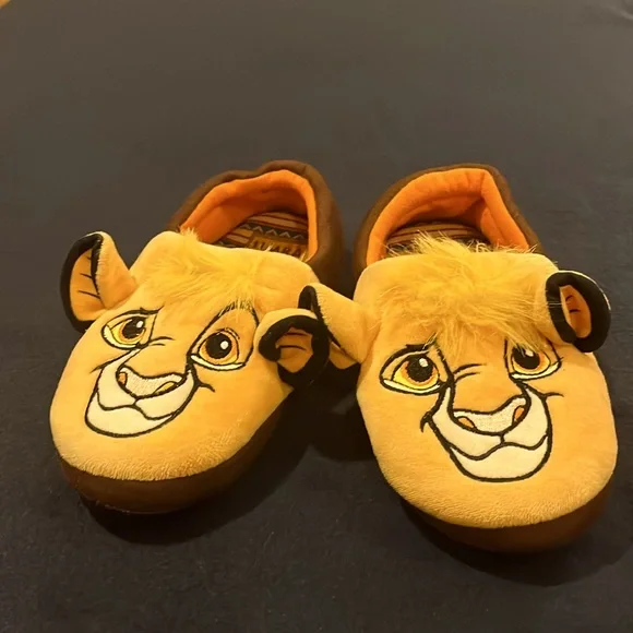 Disney Lion King Simba toddler slippers / shoes. Yellow and brown. Size 11-12