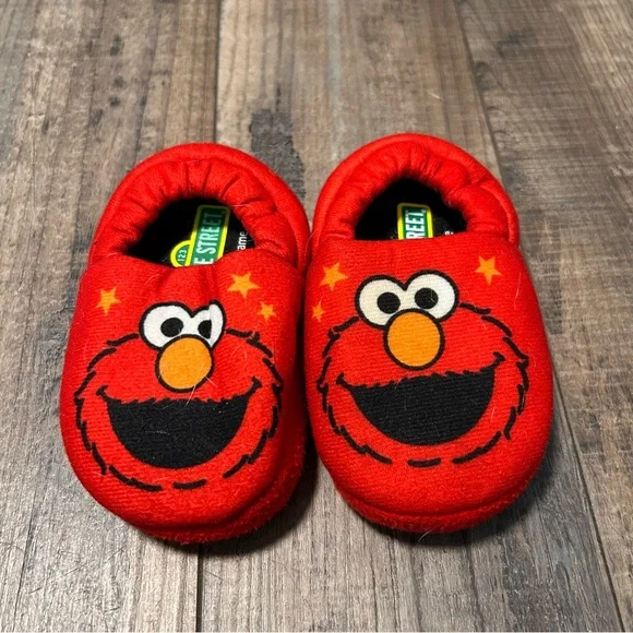 Elmo Slippers Red Adorable Toddler‎ Size 4 Never Been Worn