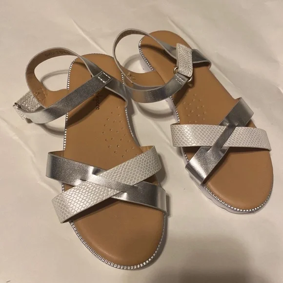 New Nanette Leopore girls sandal size 1 color silver & Tan