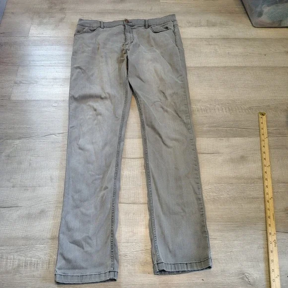 Mugsy Jeans Mens Grey Slim Straight Stretch Denim Pants Size 36x31