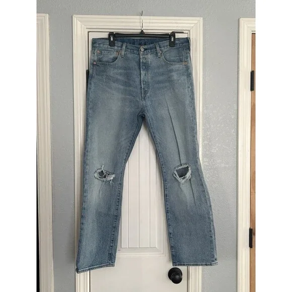 Levi's 501 Jeans Mens 34X30 Straight Fit Distressed Light Wash Faded‎ Button Fly