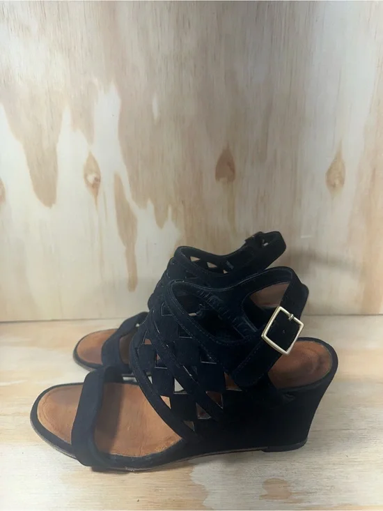 Chie Mahara Black Suede Women’s Wedge Sandals Women’s Size 7/7.5