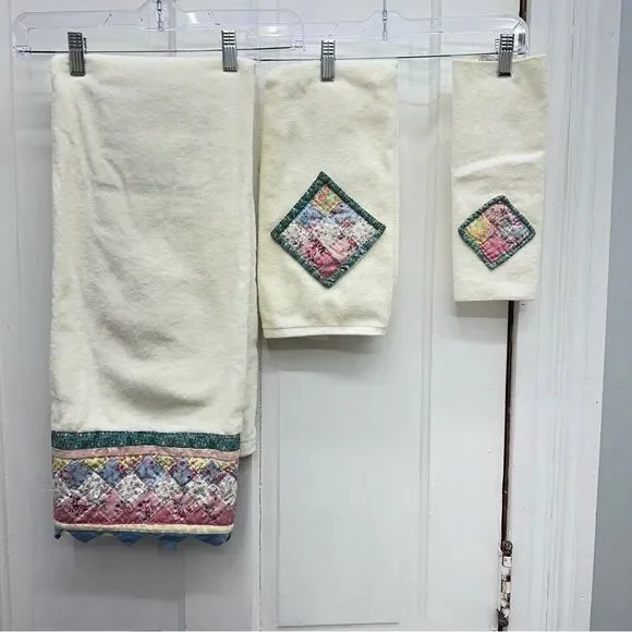 New Vintage‎ quilted bath towel set towels by Grand Prix Avanti made in USA.