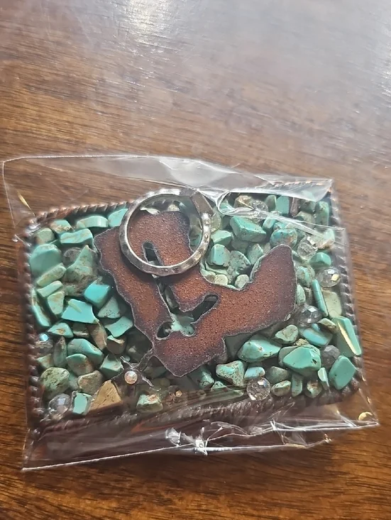 O Belt Buckle With Boot And Stones On It With A Ring