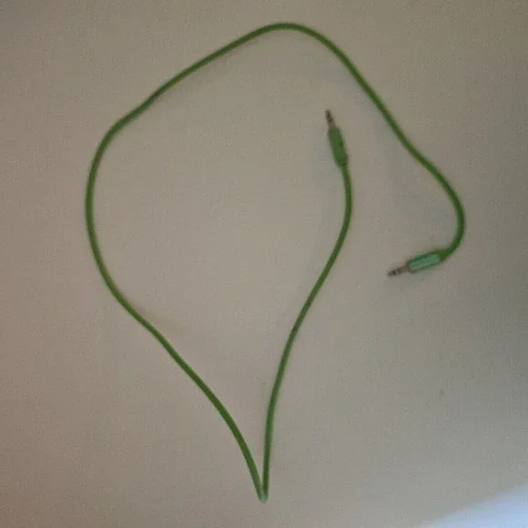 3ft green aux‎ cable
