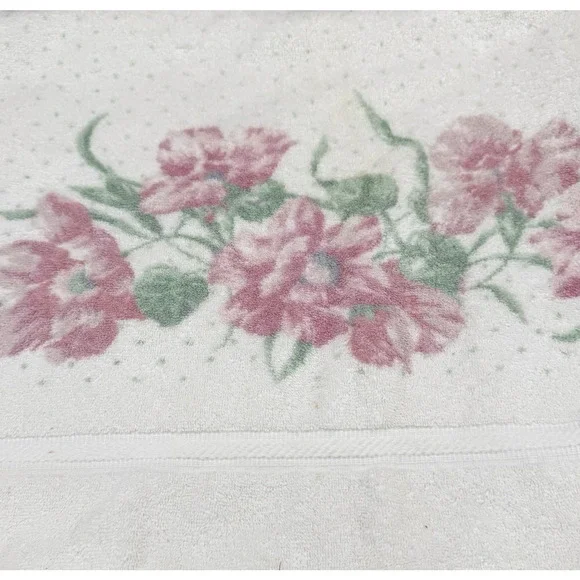 Vintage Utica J P Stevens White Pink Pastel Butterfly‎ Floral Bath Towel U.S.A.