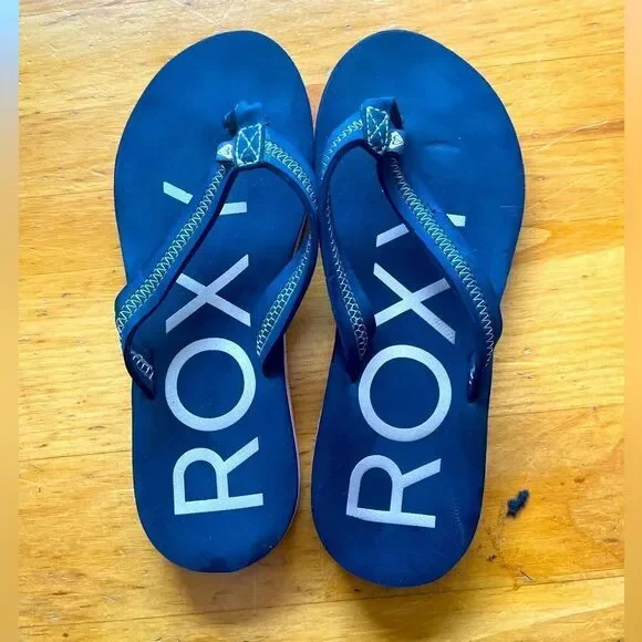 Roxy Flip Flops - size 7. Worn only a couple of times. Great condition!