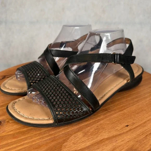 Naturalizer Juniper Sandals Womens 11M Black Good Laser Cut Strappy Flat Comfort