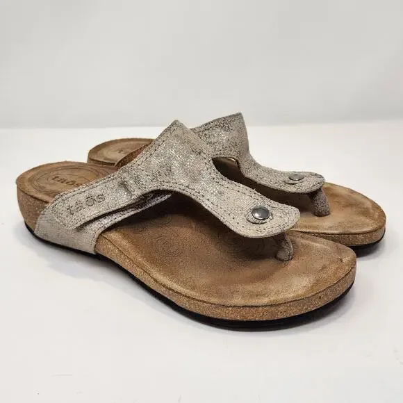 Taos Women Lucy Thong Sandal Tan Metallic Snake Print Leather Size 37 US 6 Cork