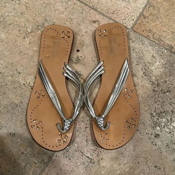 Rouge Helium Silver Sandals / Flip Flops