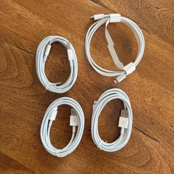 4 Never Used Charging Cords / Cables Lightning (Apple) to USB and USB-C
