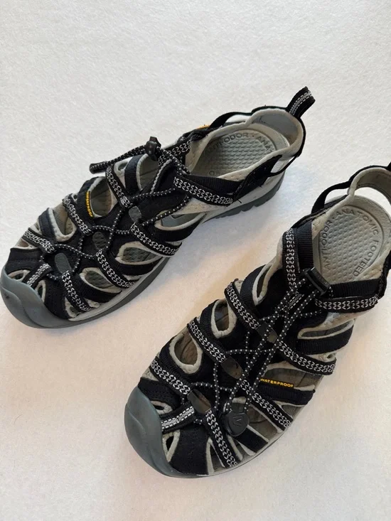 KEEN Women’s Closed Toe Whisper Waterproof‎ Hiking Sandals. EUC Size 9.5