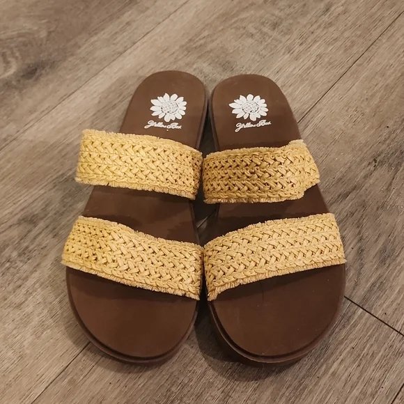 Yellow Box Marigold Fentana sandal size 8