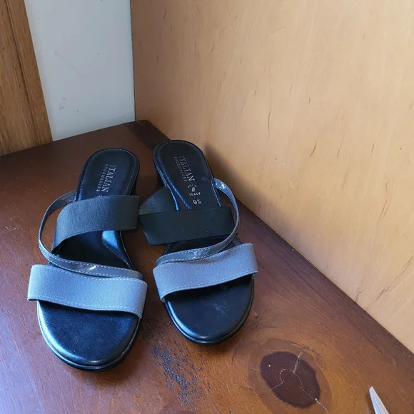 NEW Italian Shoemakers Black and Gray Sandals