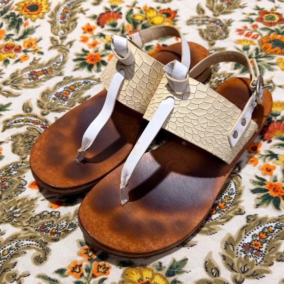 Rag & Bone Croc Embossed Leather Thong Sandals Cream White Tan Size 36.5 / 7