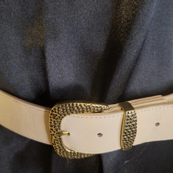 Liz Clairborne Cream or Off White,Hammered Buckle Size Large