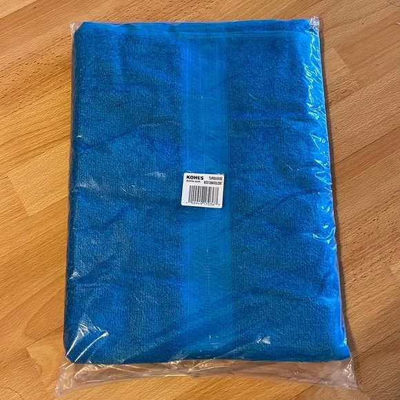 The Big One® Solid Bath Towel Turquoise