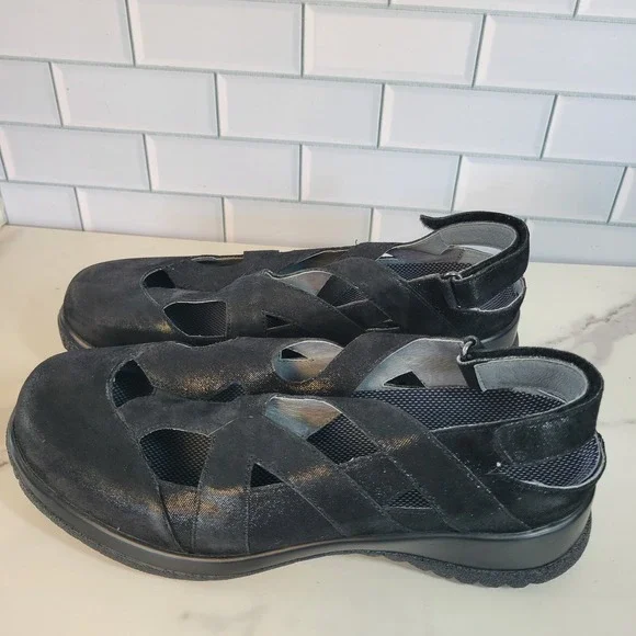 Drew Smiles Size 9 WW Womens Black Slingback Sandal Closed Toe Hook & Loop