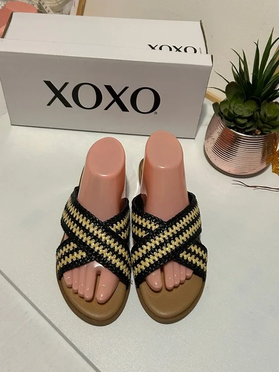 XOXO Women's Black & Beige Crisscross Woven Slide Sandals