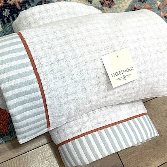 New Threshold Gingham Luxury Bath Towel Set 2 Pc XL Traditional Gingham Plaid