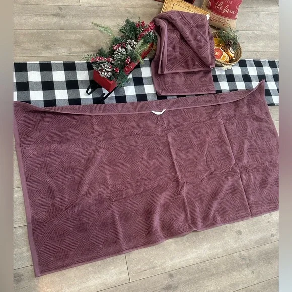 New Luxury LARGE Bath Towels Set of 2 Jacquard Cotton Luxe Lattice Hanging Mauve