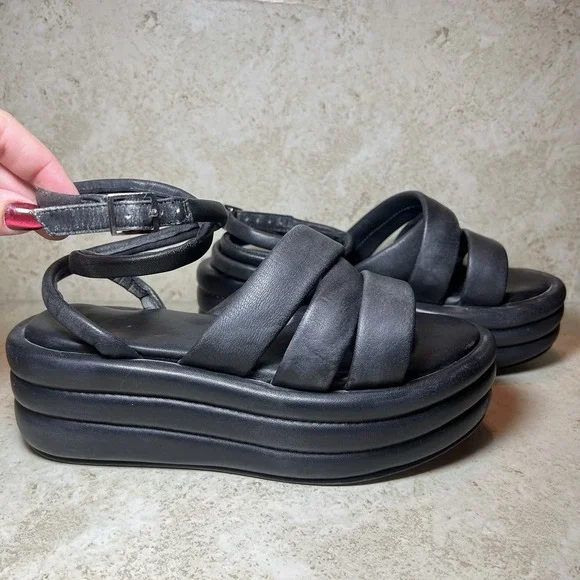 Free People Iris Flatform Sandals Black Leather Size 37.5 US 7.5 Puffy Strap Y2K
