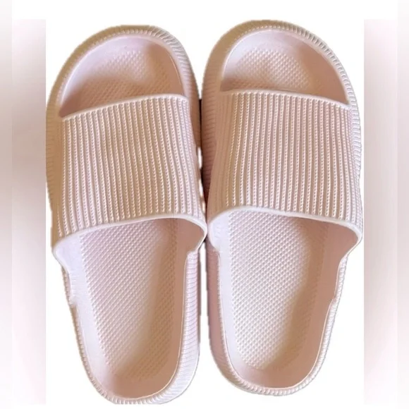 Pink Textured Slide Sandals. Comfortable and cute. Women’s size 8.5