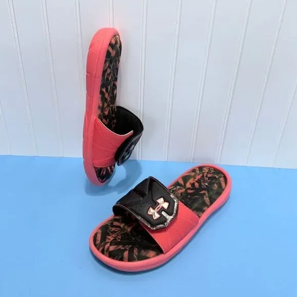 Women Under Amour slippers Size 6Y