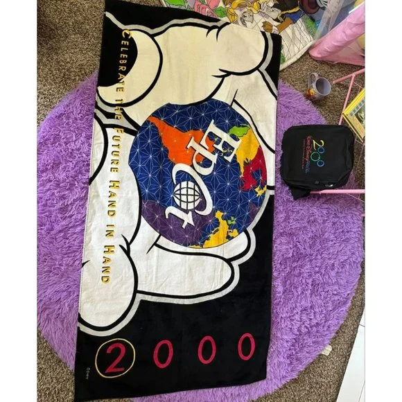 EPCOT 2000 CELEBRATE THE FUTURE HAND IN HAND‎ TOWEL