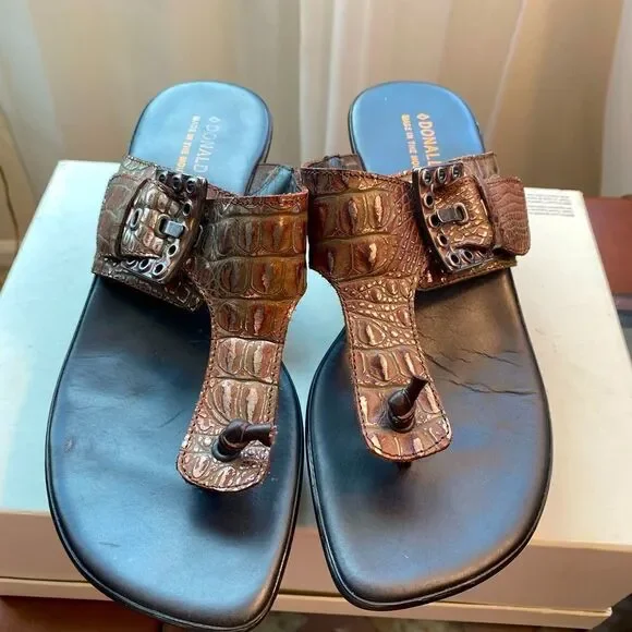 Y2K vintage Donald J Pliner Croc Embossed Leather Wedge Sandals Buckle Slides 7