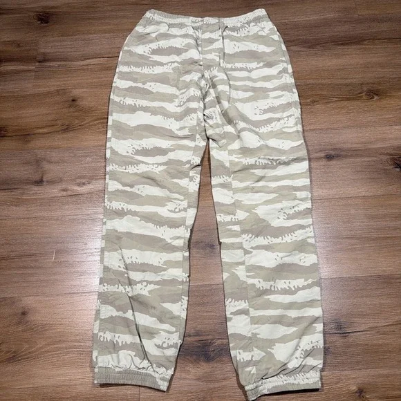 Patagonia Men's SMALL Baggies Camo Camouflage Pants 50+ UPF Hike 55211 Green
