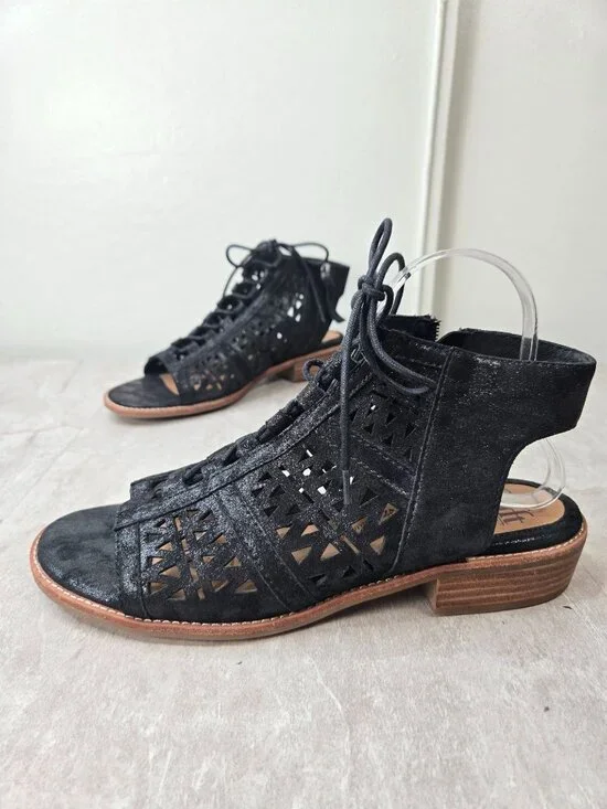 Sofft Boho Lace Sandals 9.5 Metallic Black Leather Flat Strappy Indie Gladiator