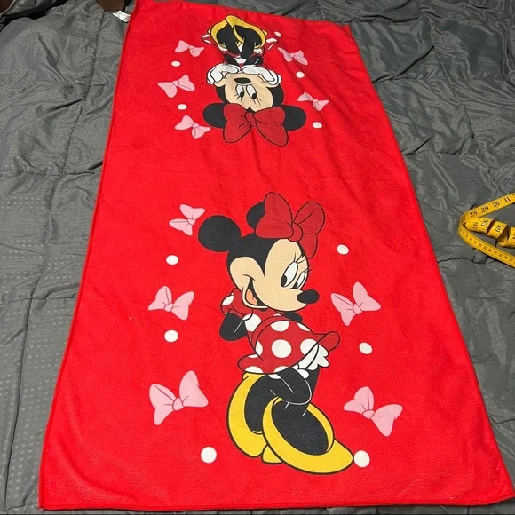 Disney Minnie Mouse red bath towel