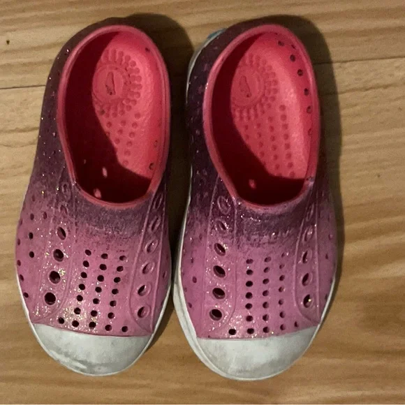 Native Shoes Kids Pink and White‎ Water Shoes