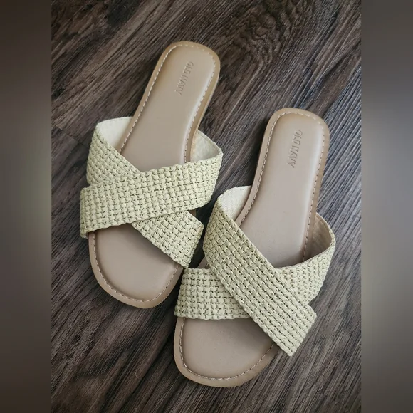 Old Navy Women's Cream Woven Sandals