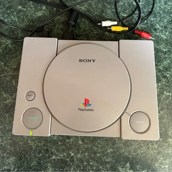 Play Station1 system 1998 SCPH-7501
