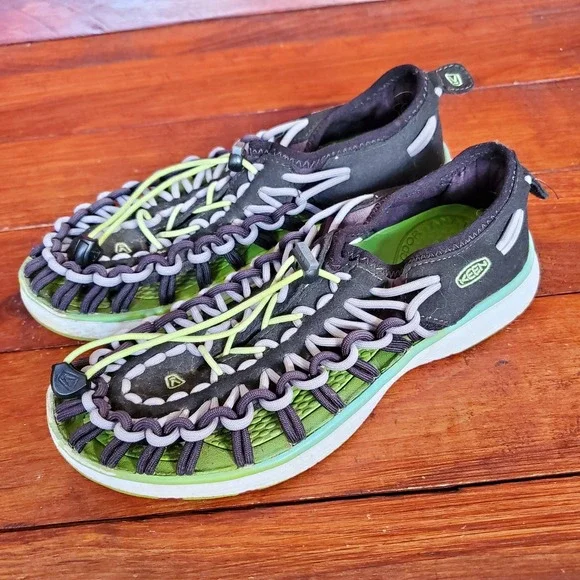 Keen Uneek O2 Bungee Water Shoes Boys 3 Waterproof Sandals Black Green