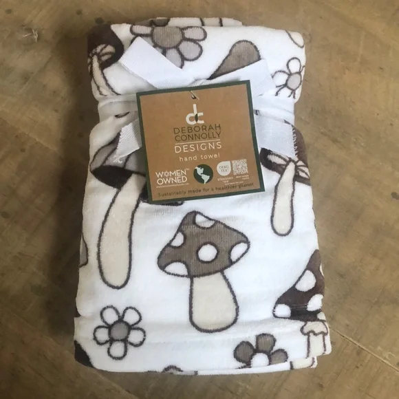Mushroom Hand Towels Set of 2 🍄 Deborah Connolly Designs Mushroom 🍄 NWT