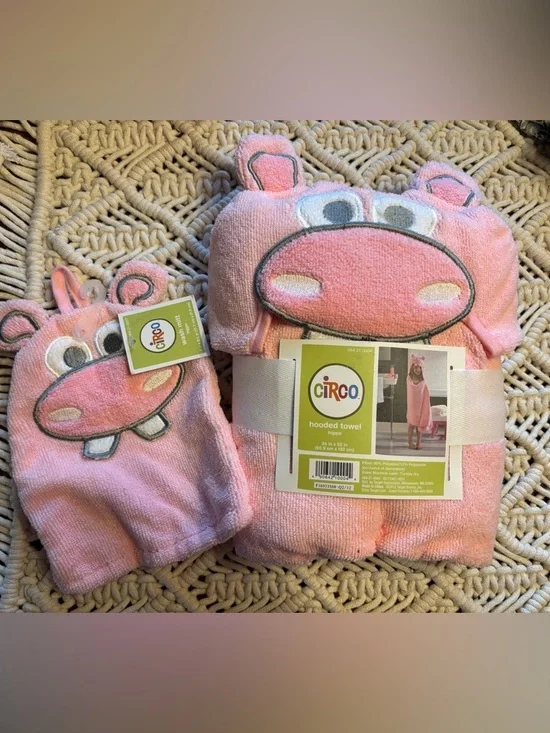 Vintage brand new Circo hooded kids towel and wash mitt - hippo