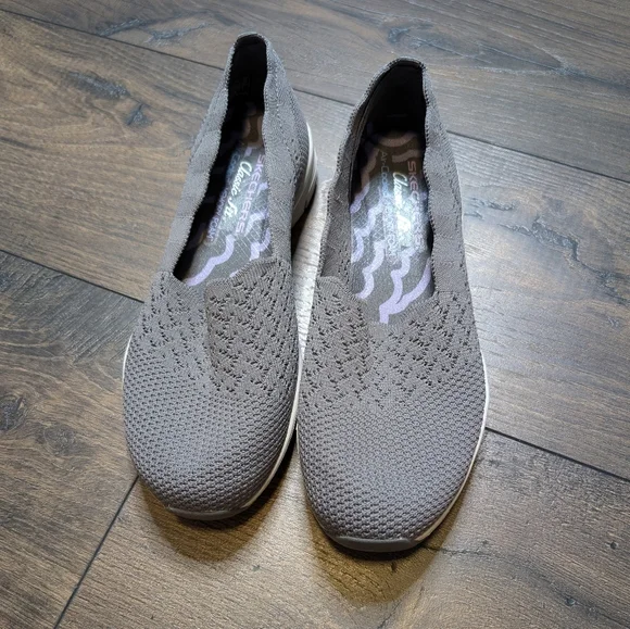 NWOB Skechers‎ Grey Classic Fit Air Cooled Memory Foam 7.5 Shoes
