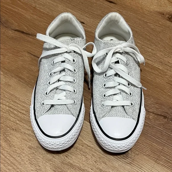 Converse heathered gray lo top sneakers, NWOT, size 7