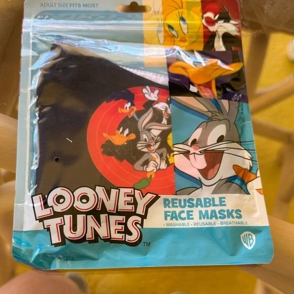Warner Brothers Looney Tunes Characters Face Mask NWT Adult Fits Most - Reusable